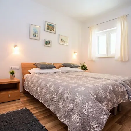 Villa Maslina, With Private 32m2pool, Panoramic Views On 100km Coastline, 12 Pax