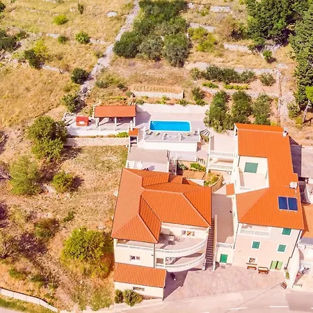 Maslina, With Private 32m2pool, Panoramic Views On 100km Coastline, 12 Pax וילה