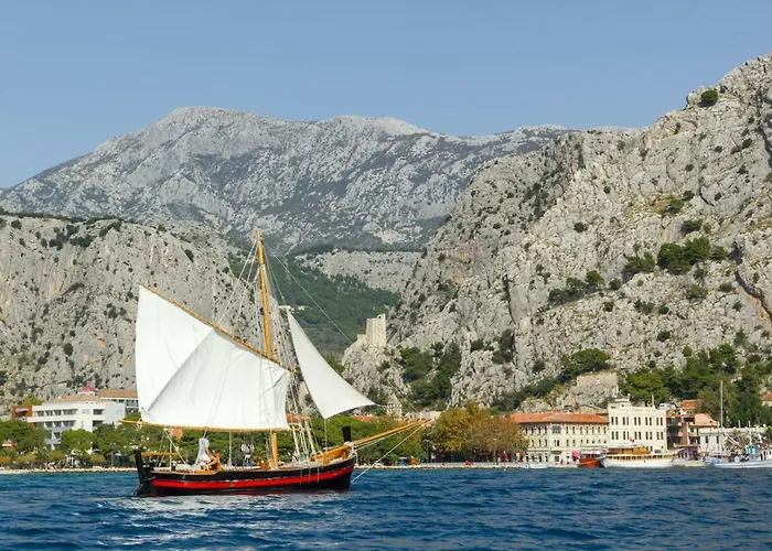 Maslina, With Private 32m2pool, Panoramic Views On 100km Coastline, 12 Pax וילה