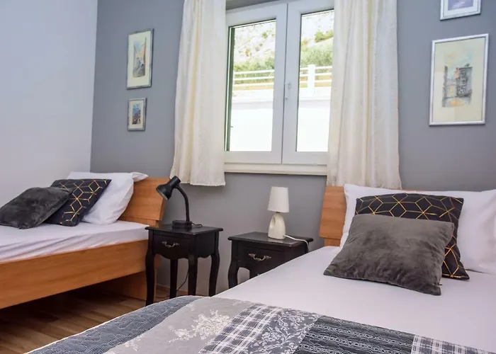 וילה Maslina, With Private 32m2pool, Panoramic Views On 100km Coastline, 12 Pax לוקבה