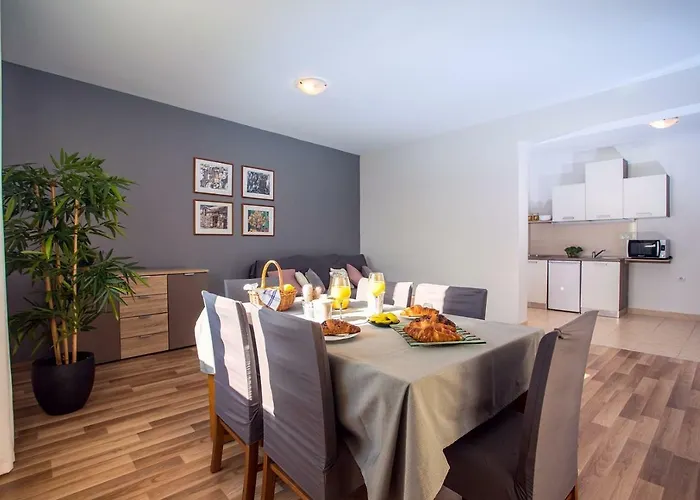 וילה Maslina, With Private 32m2pool, Panoramic Views On 100km Coastline, 12 Pax