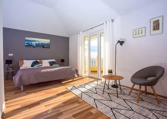 Maslina, With Private 32m2pool, Panoramic Views On 100km Coastline, 12 Pax לוקבה