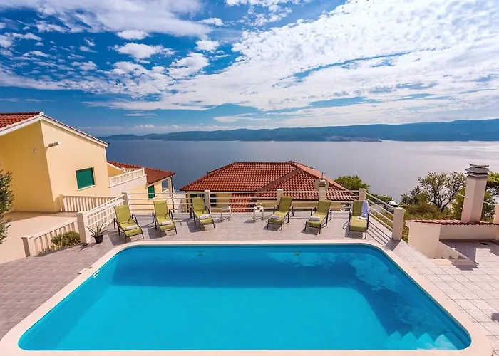 Maslina, With Private 32m2pool, Panoramic Views On 100km Coastline, 12 Pax וילה