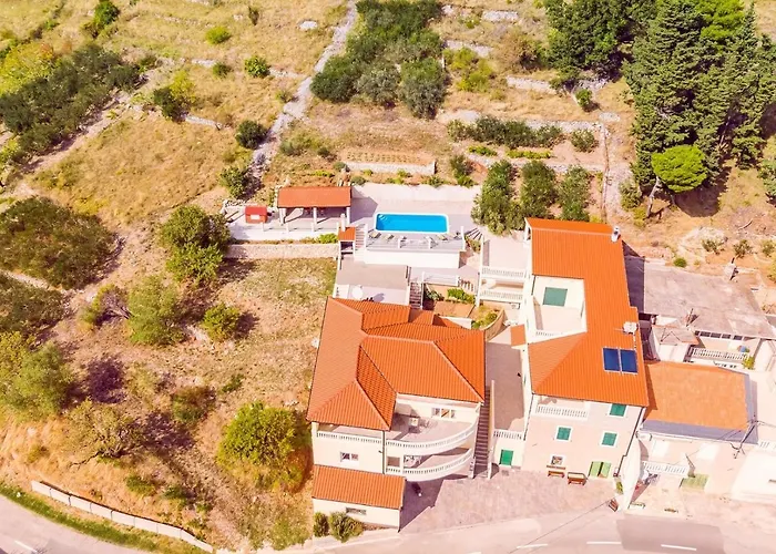 Maslina, With Private 32m2pool, Panoramic Views On 100km Coastline, 12 Pax וילה