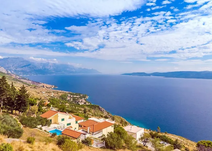 Maslina, With Private 32m2pool, Panoramic Views On 100km Coastline, 12 Pax וילה